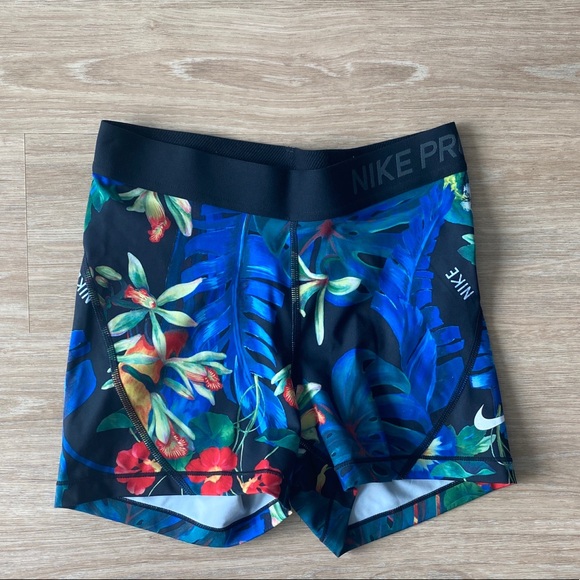 Nike Pants - Nike Pro Running Short in Tropical Print Size: S